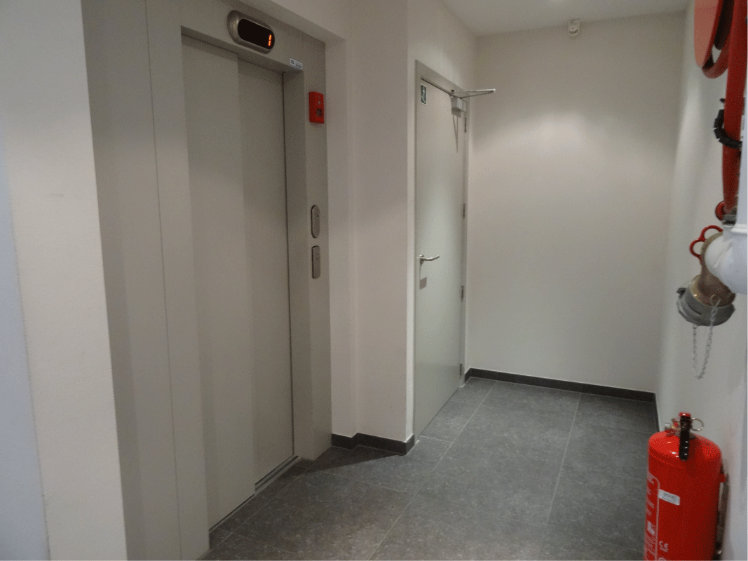 Hall-&-lift